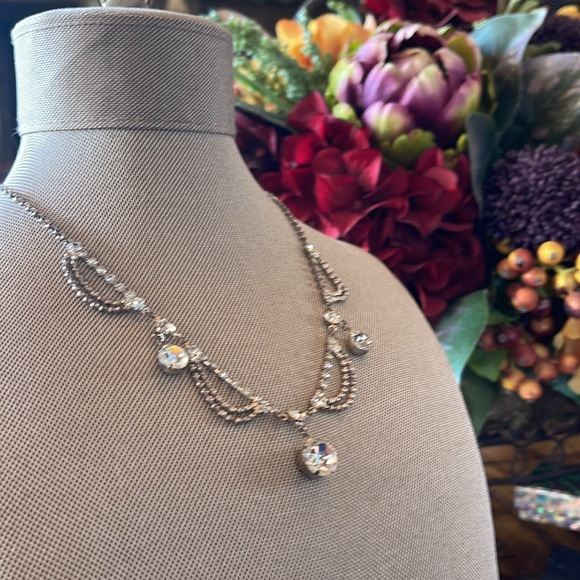 Gorgeous shiny beaded and crystal necklace 15 in w 3 in extender! - Picture 4 of 7